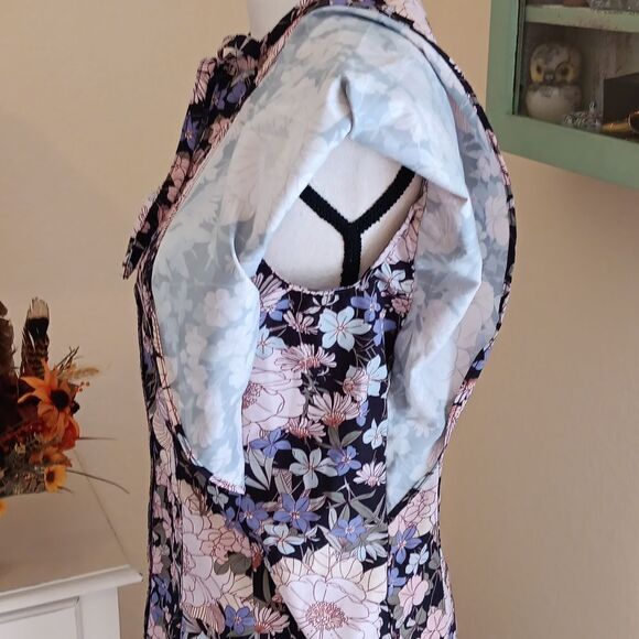 Unique Vintage Dark Floral Top - Picture 5 of 9